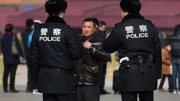 pekin-zvinuvativ-ssha-u-politichnikh-manipulyatsiyakh-cherez-vikrittya-sekretnikh-politseyskikh-dilnits-u-nyu-yorku