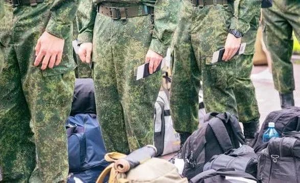 u-mariupoli-rosiyani-mozhut-pochati-mobilizuvati-cholovikiv-adzhe-gotuyutsya-do-kontrnastupu-zsu