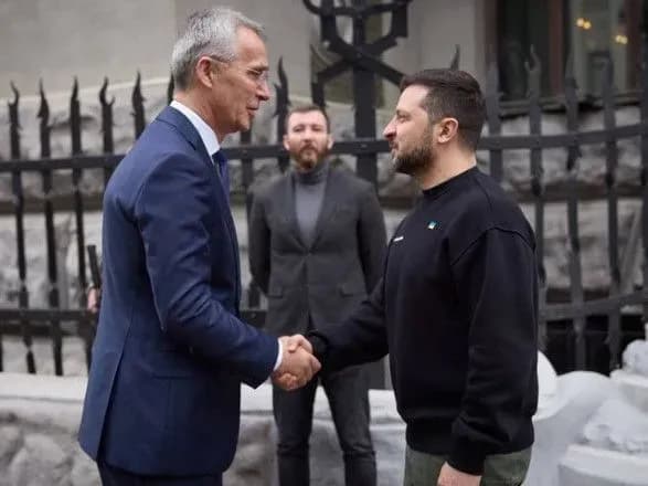 pershiy-vizit-z-pochatku-povnomasshtabnoyi-viyni-zelenskiy-zustrivsya-z-gensekom-nato-u-kiyevi