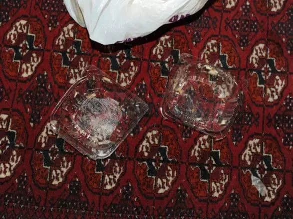 u-nyu-yorku-zhinku-zasudili-do-21-roku-uvyaznennya-za-sprobu-vbiti-podrugu-otruyenim-chizkeykom