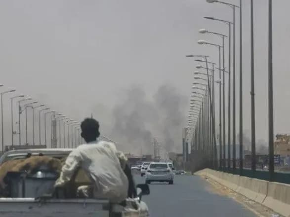 boyovi-diyi-v-sudani-ssha-ta-britaniya-evakuyuvali-svoyikh-diplomativ