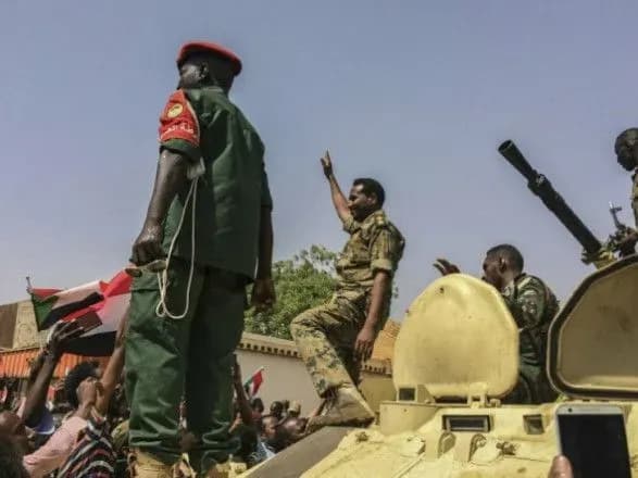 z-sudanu-evakuyuvali-spivrobitnikiv-posolstva-ssha-bayden