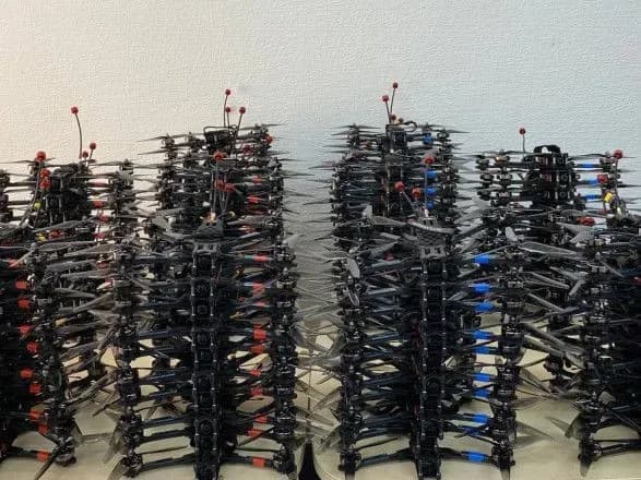 na-bakhmutskiy-napryamok-vidpravlyayut-100-droniv-kamikadze-fedorov