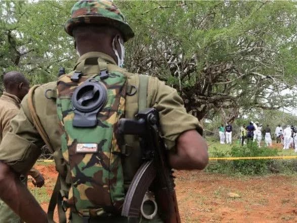 u-keniyi-propovidnik-zaklikav-goloduvati-do-smerti-eksgumovano-vzhe-47-til