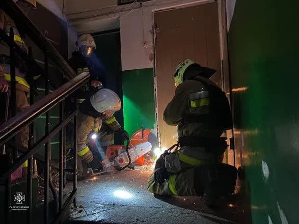 udar-rf-po-mikolayevu-ryatuvalniki-zagasili-dvi-pozhezhi-ta-vizvolyali-lyudey-z-zablokovanikh-kvartir