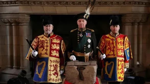 starodavniy-simvol-monarkhiyi-kamin-doli-virushiv-iz-shotlandiyi-na-koronatsiyu-korolya-charlza