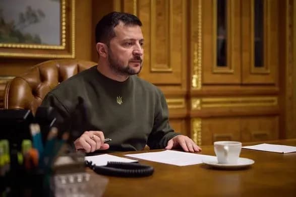 zelenskiy-obgovoriv-z-makronom-situatsiyu-na-fronti-ta-perspektivi-yiyi-rozvitku-u-travni-chervni