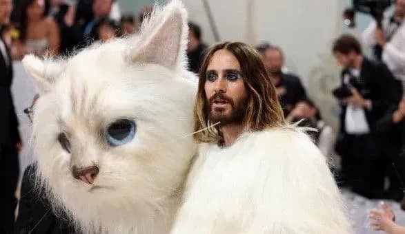 met-gala-2023-bila-rozkish-ta-vshanuvannya-pamyati-karla-lagerfelda