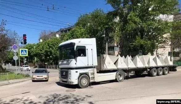 u-krimu-viyskovi-pf-perevozili-partiyu-zubiv-drakona-kudi-same-nevidomo