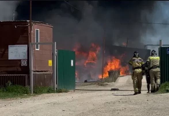 na-zavodi-v-stavropolskomu-krayi-rf-spalakhnula-masshtabna-pozhezha