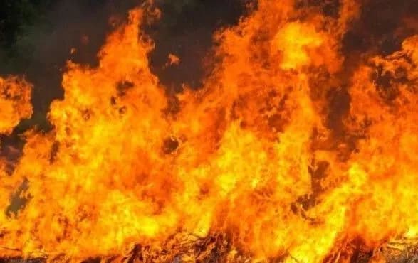 u-moskvi-gorit-administrativna-budivlya