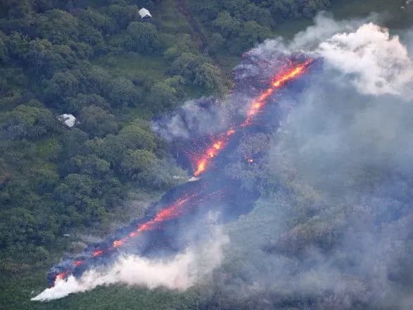 vlada-gvatemali-evakuyuye-zhiteliv-cherez-viverzhennya-vulkanu-fuego