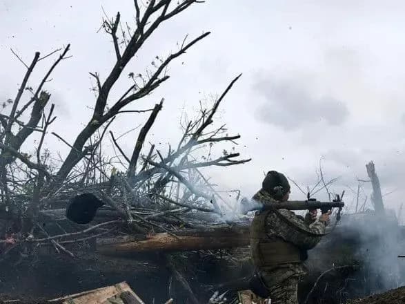 vorog-nastupaye-na-bakhmutskomu-avdiyivskomu-ta-maryinskomu-napryamkakh-za-dobu-vidbito-blizko-50-atak