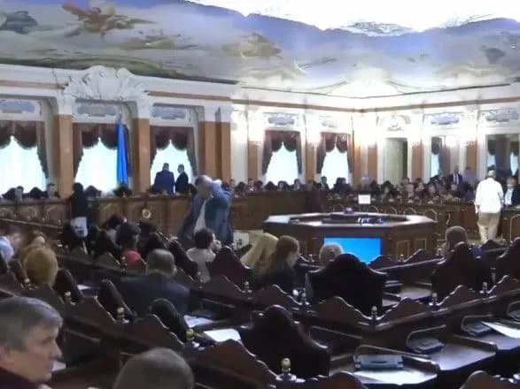 plenum-verkhovnogo-sudu-o-15-30-virishuvatime-pitannya-vislovlennya-nedoviri-vsevolodu-knyazyevu