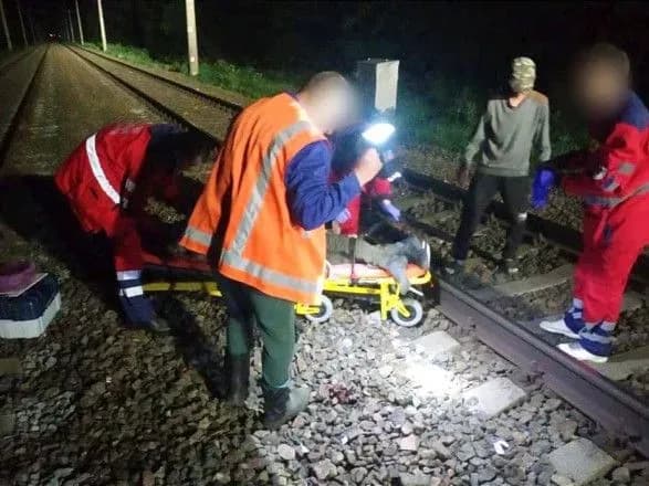 na-kiyivschini-pidlitki-katalis-na-dakhakh-vantazhnikh-vagoniv-odin-z-khloptsiv-v-reanimatsiyi