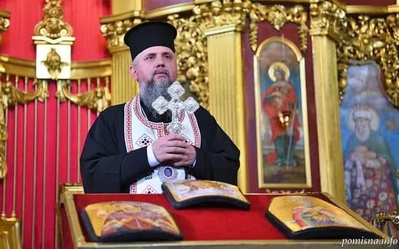 predstoyatel-ptsu-epifaniy-osvyativ-ikoni-napisani-na-broneplitakh-z-peredovoyi