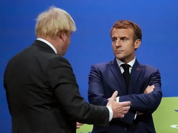 boris-dzhonson-pid-chas-vizitu-do-tekhasu-znovu-nakinuvsya-iz-kritikoyu-na-makrona