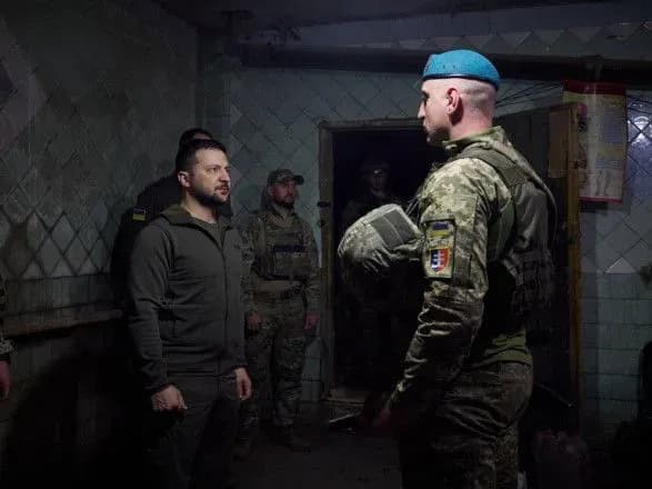 zelenskiy-priyikhav-na-front-ta-privitav-voyiniv-iz-dnem-morskoyi-pikhoti