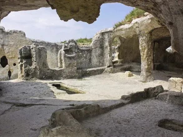 u-sevastopoli-vistavili-eksponati-vkradeni-z-muzeyu-kamyana-mogila-pid-melitopolem