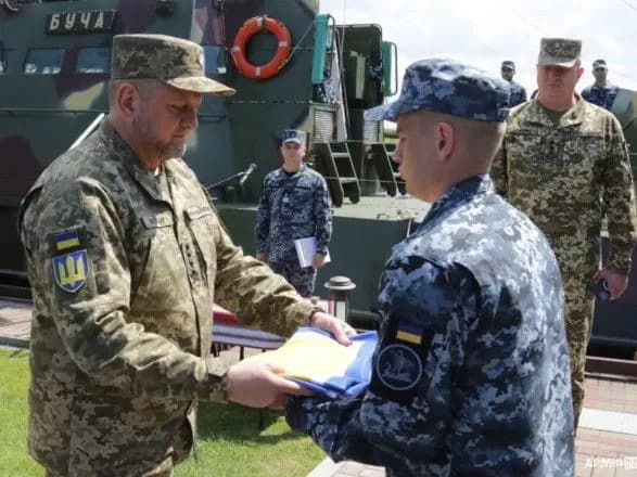 vms-peredali-kater-bucha-na-tseremoniyu-priyshov-zaluzhniy