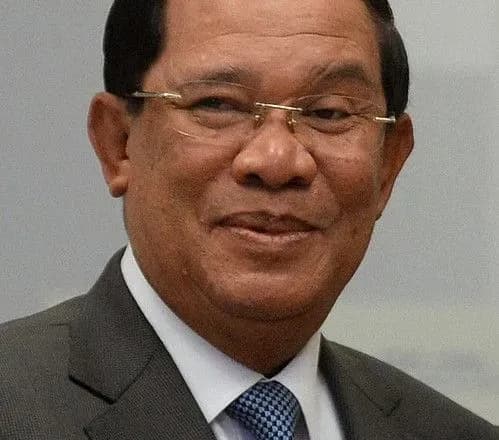 zelenskiy-obgovoriv-z-premyer-ministrom-kambodzhi-pidgotovku-ukrayinskikh-spetsialistiv-iz-rozminuvannya-ta-formulu-miru