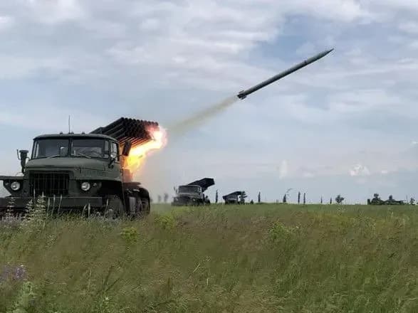 sili-oboroni-za-dobu-na-skhodi-vidbili-15-atak-rosiyan-8-z-nikh-v-rayoni-maryinki