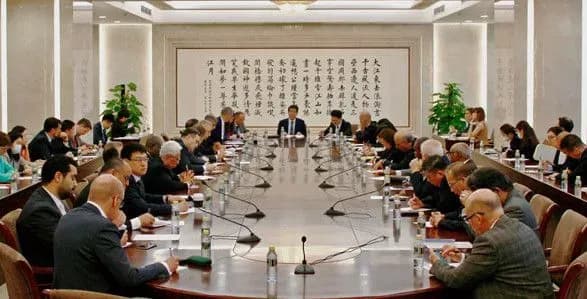 poslanets-kitayu-pidbiv-pidsumki-vizitu-do-yevropi-kazhe-ye-bagato-konsensusu-i-spriynyattya-mirnikh-zusil-pekina