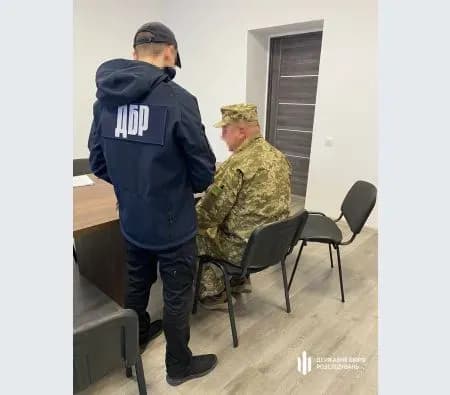 protipravno-priznachav-premiyi-viyskovim-dbr-povidomilo-pro-pidozru-posadovtsyu-odniyeyi-z-chastin-na-rivnenschini