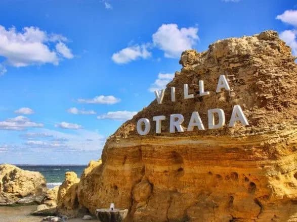 bilya-odnogo-z-odeskikh-plyazhiv-viyavili-plyamu-naftoproduktiv-ekoinspektori-vzyali-probi-vodi