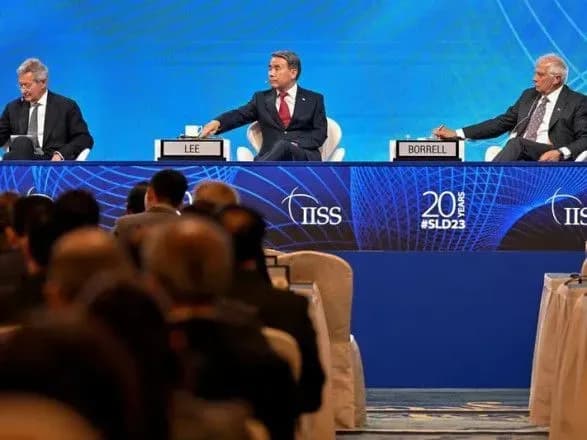 golovniy-diplomat-yes-obgovoriv-iz-pivdennoyu-koreyeyu-potrebi-ukrayini-v-boyepripasakh