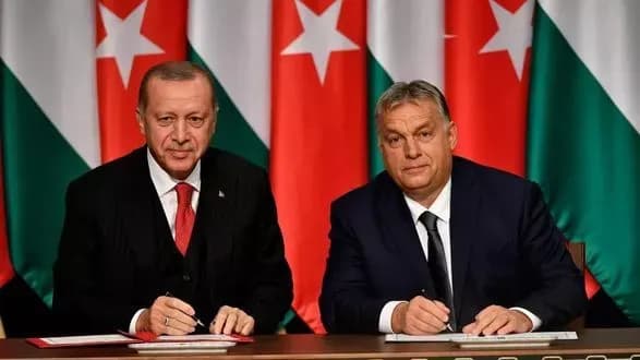 erdogan-mozhe-vistupiti-poserednikom-u-vregulyuvanni-viyni-yak-vin-zrobiv-tse-pid-chas-ukladannya-zernovoyi-ugodi-orban