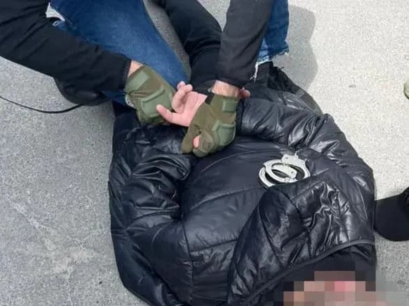 sbu-zneshkodila-grupu-agentiv-fsb-yaki-shpiguvali-za-tsentrami-priynyattya-rishen-u-trokh-regionakh-ukrayini