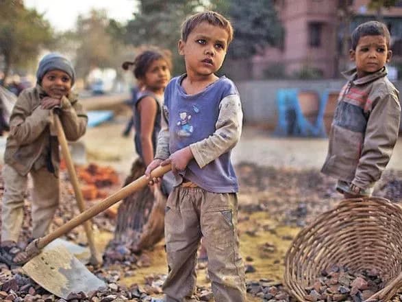 vsesvitniy-den-borotbi-z-dityachoyu-pratseyu-ta-den-supermena-scho-sche-vidznachayut-12-chervnya