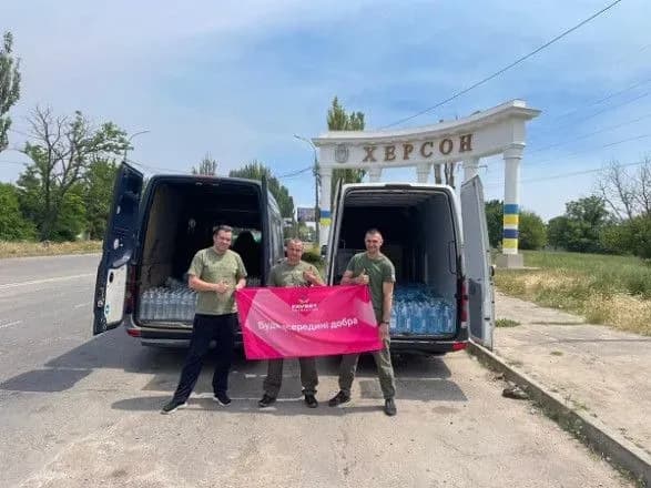 favbet-peredav-5-mln-grn-united-24-ta-doluchivsya-do-likvidatsiyi-naslidkiv-katastrofi-na-khersonschini