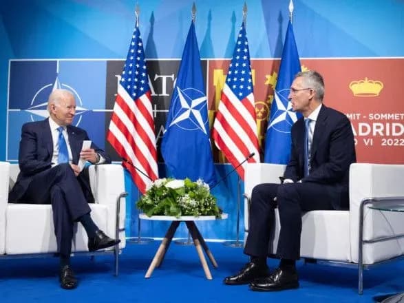 bayden-priyme-u-bilomu-domi-stoltenberga-yakiy-tsogo-roku-yde-z-posadi-genseka-nato