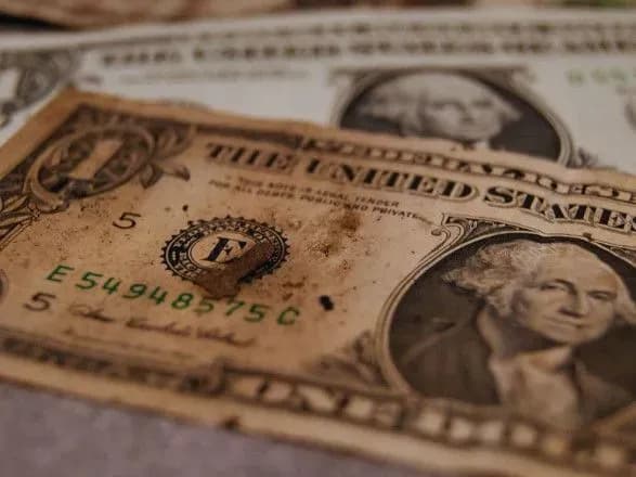 skandal-navkolo-znoshenikh-kupyur-u-nbu-zapevnyayut-scho-nayblizhchim-chasom-tse-pitannya-bude-virisheno