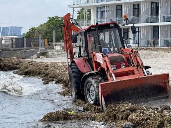solonist-nizhche-normi-u-2-4-raza-na-plyazhakh-odesi-proveli-monitoring-vodi