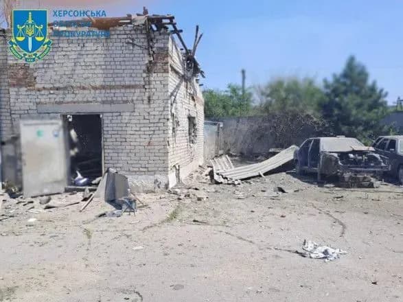 viyskova-administratsiya-pokazala-naslidki-udaru-rf-po-khersonu-pid-obstril-potrapili-u-tomu-chisli-mediki