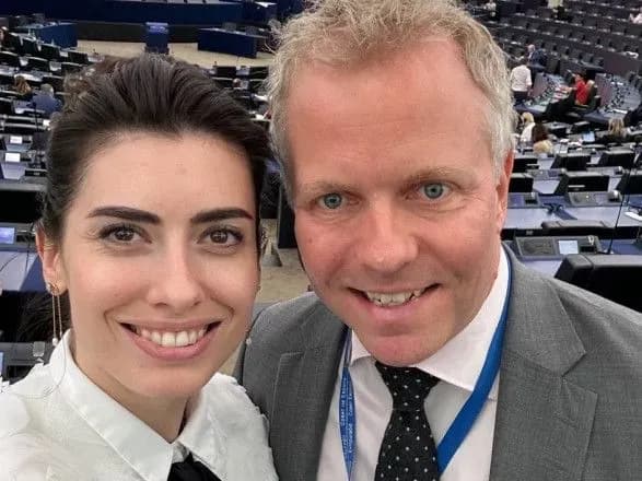 u-stokgolmi-navproti-posolstva-rf-zyavitsya-zupinka-vilna-ukrayina