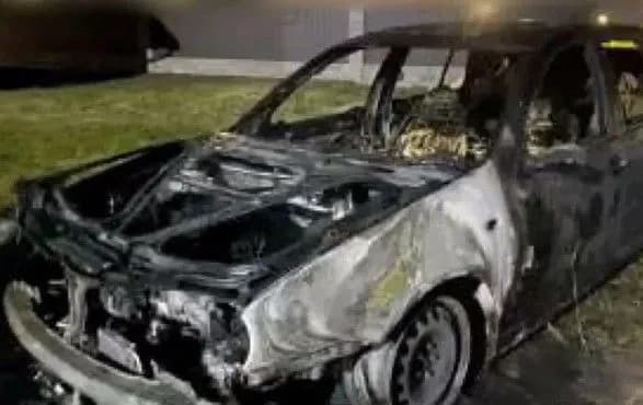 cherez-revnoschi-pid-kiyevom-spalili-legkovik-paliyu-ta-zamovniku-povidomili-pro-pidozru