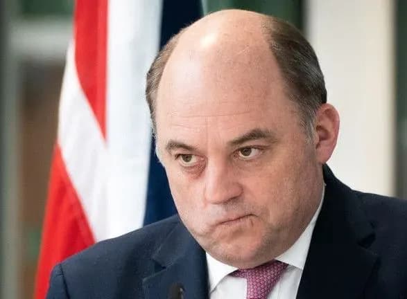 ministr-oboroni-britaniyi-ne-bratime-uchast-u-viborakh-genseka-nato-cherez-pozitsiyu-baydena-sky-news