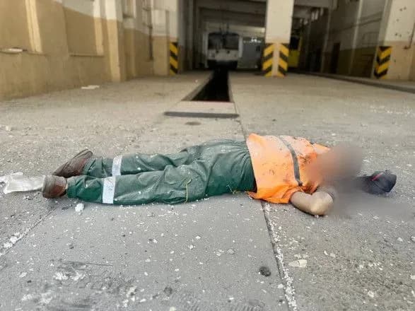 rosiyani-vdarili-po-komunalnomu-transportnomu-pidpriyemstvu-u-khersoni-ye-zhertvi-ta-poraneni