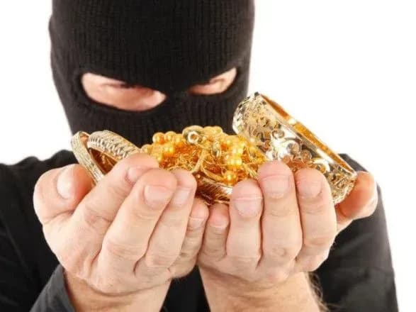 na-kharkivschini-rosiyski-viyskovi-vikrali-zoloti-prikrasi-na-ponad-8-mln-grn-osib-identifikuvali