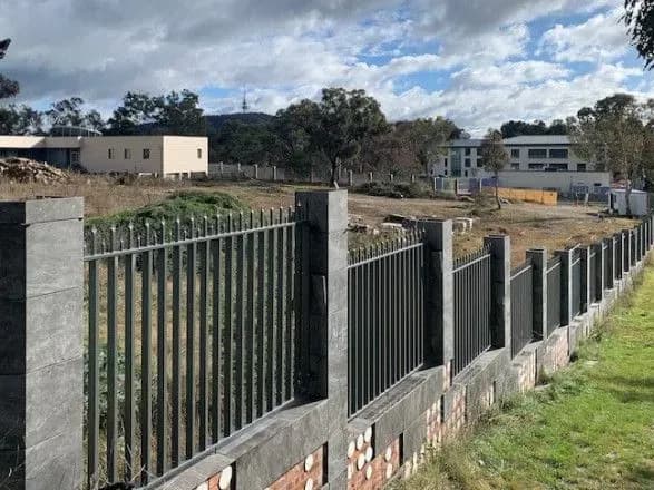 rosiya-oskarzhuye-blokuvannya-vidilennya-teritoriyi-pid-posolstvo-v-avstraliyi