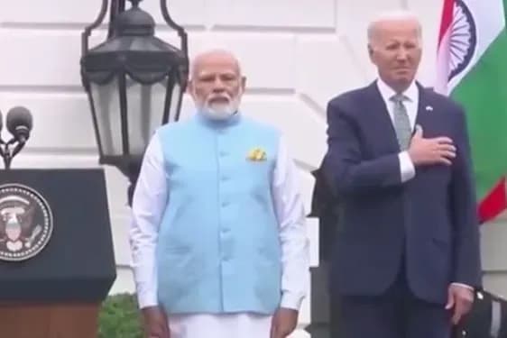 stoyav-z-rukoyu-bilya-sertsya-ta-slukhav-gimn-indiyi-bayden-pripustivsya-pomilki-na-ofitsiynomu-zakhodi