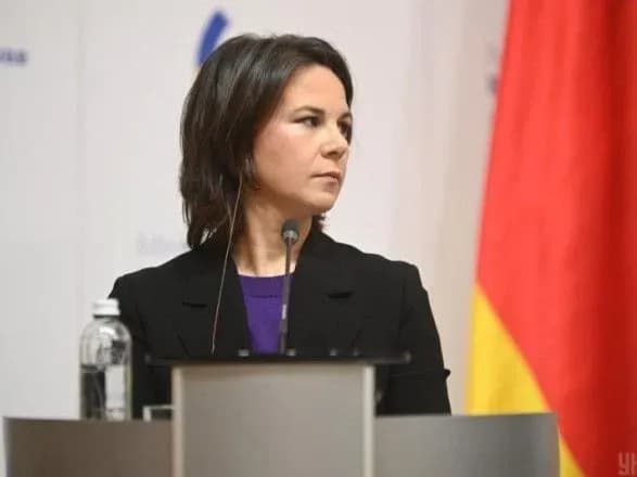 obgovryat-viynu-rf-proti-ukrayini-glava-mzs-nimechchini-vidvidaye-par