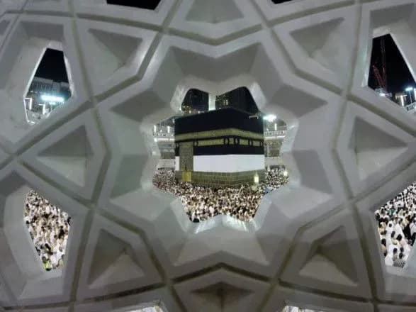 palomniki-virushayut-do-mekki-na-khadzh-popri-visoki-tsini