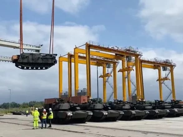 do-polschi-zi-ssha-pribuli-pershi-14-tankiv-abrams