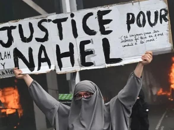 u-parizhi-pid-chas-masovikh-zavorushen-zatrimali-80-protestuvalnikiv