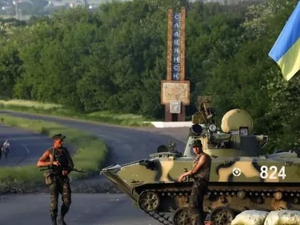 richnitsya-zvilnennya-slovyanska-ta-kramatorska-vid-prorosiyskikh-teroristiv-yak-sili-ato-vibivali-boyovikiv